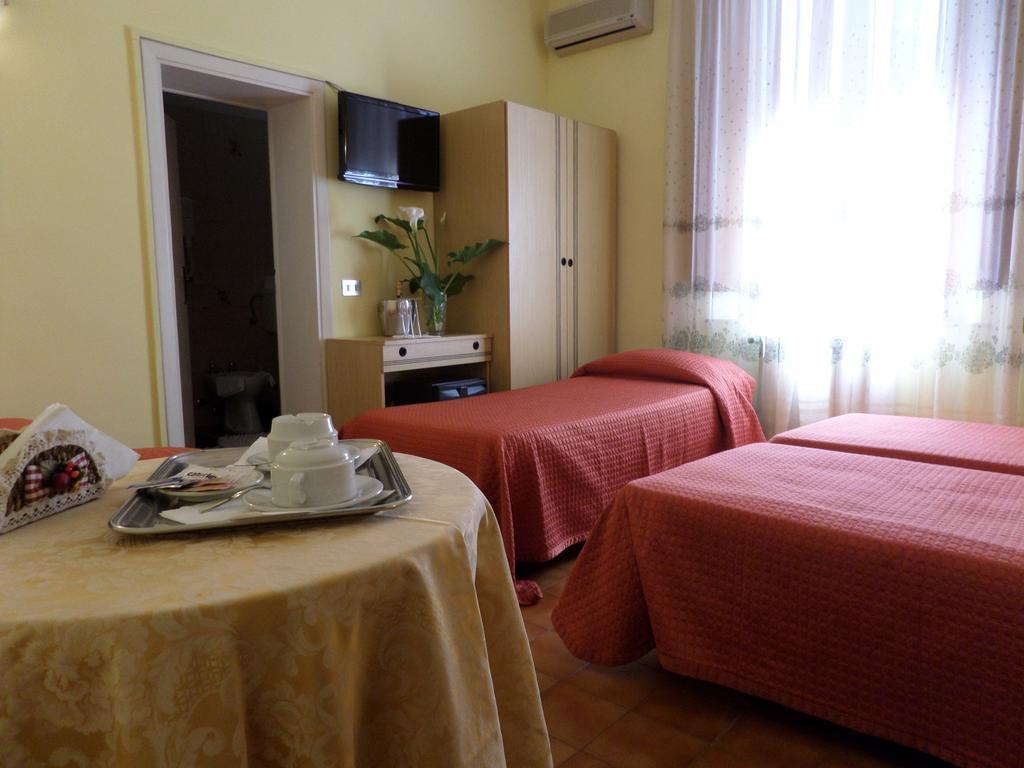 Hotel Delizia Genovese Montecatini Terme Room photo