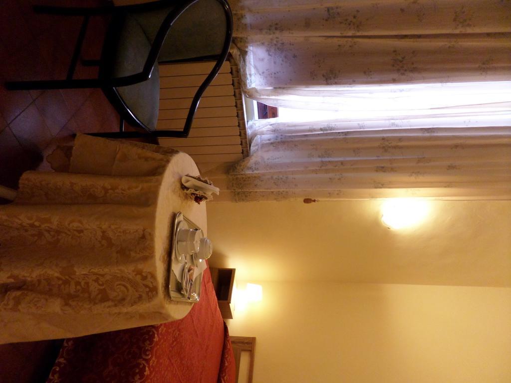 Hotel Delizia Genovese Montecatini Terme Room photo
